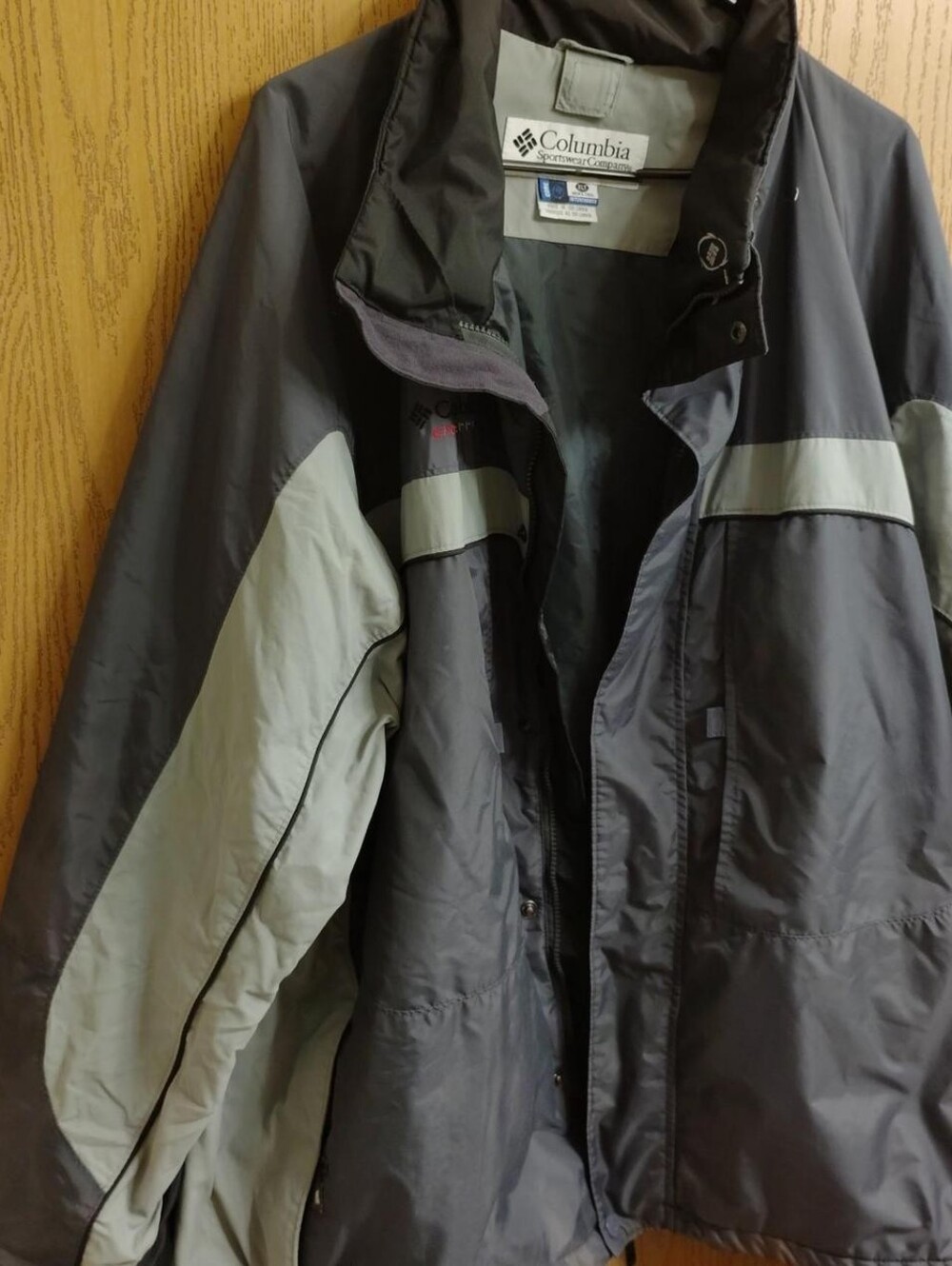 Columbia Men's Two-Tone Gray Rain Jacket